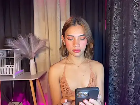 Snapshot of Lovelynikki03 chatting on 10/12/25, 05:34 Lovelynikki03 online show from 10/12/25, 05:34