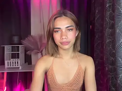 Snapshot of Lovelynikki03 chatting on 10/20/25, 06:52 Lovelynikki03 online show from 10/20/25, 06:52