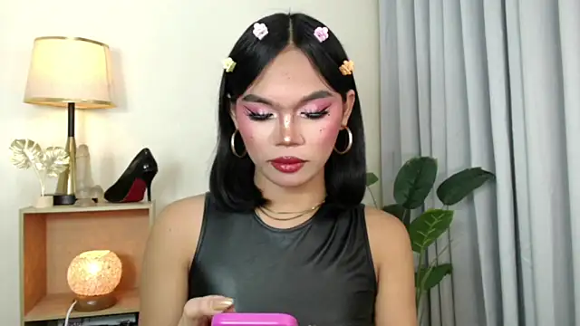 Snapshot of miyaa_Moore chatting on 11/12/25, 09:53 miyaa Moore online show from 11/12/25, 09:53