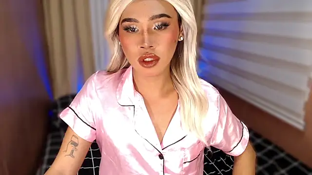 Snapshot of _tipsandchips chatting on 10/16/25, 05:47  tipsandchips online show from 10/16/25, 05:47