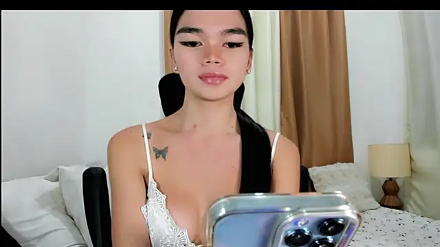 Snapshot of kendall_petite18 chatting on 05/31/26, 08:21 kendall petite18 online show from 05/31/26, 08:21