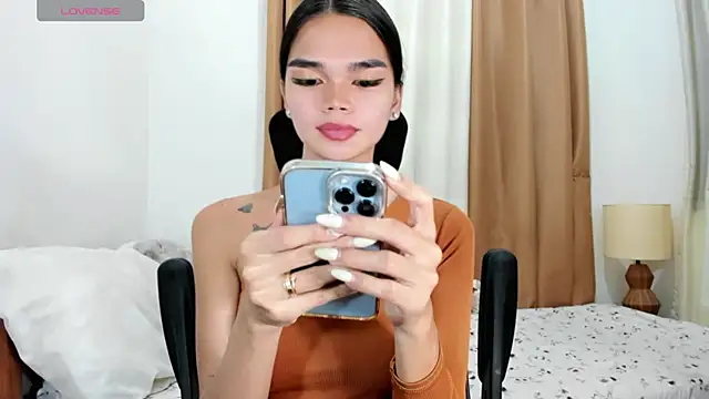 Snapshot of kendall_petite18 chatting on 06/07/26, 04:22 kendall petite18 online show from 06/07/26, 04:22