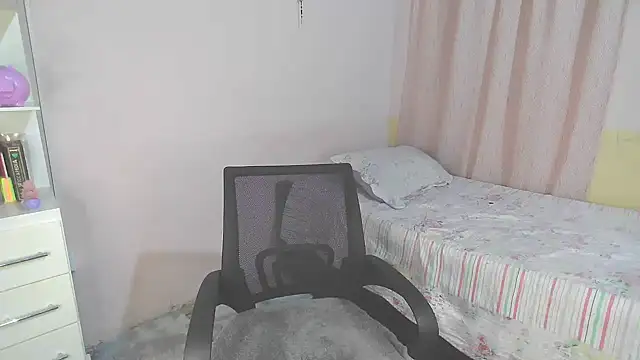 im miauhg online show from 07/23/26, 07:06