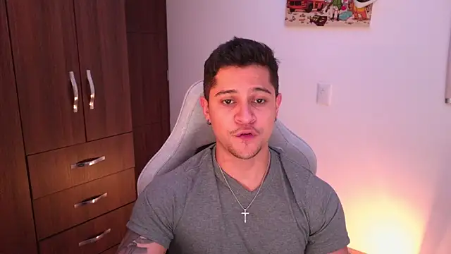 domsantiago  online show from 10/29/25, 01:41