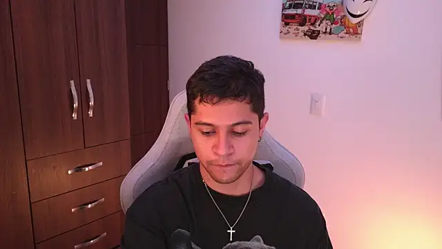 domsantiago  online show from 11/11/25, 02:44