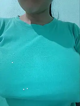 Snapshot of Shiny_Babe chatting on 03/29/26, 02:11 Shiny Babe online show from 03/29/26, 02:11