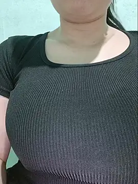 Snapshot of Shiny_Babe chatting on 06/15/26, 02:19 Shiny Babe online show from 06/15/26, 02:19