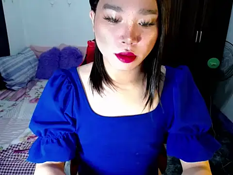 Urassiansweetcummer online show from 09/19/25, 12:56