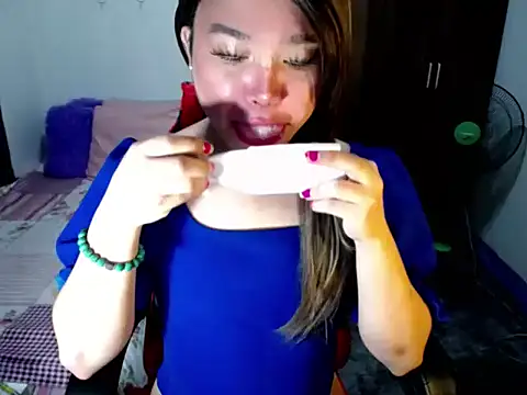 Urassiansweetcummer online show from 10/12/25, 03:16