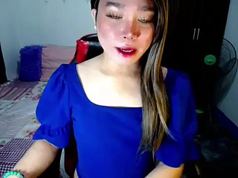 Urassiansweetcummer online show from 10/14/25, 02:12