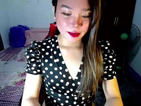 Urassiansweetcummer online show from 10/24/25, 07:54