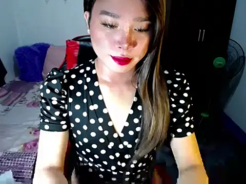 Urassiansweetcummer online show from 10/26/25, 01:33