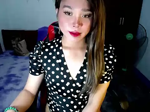 Urassiansweetcummer online show from 11/21/25, 08:57