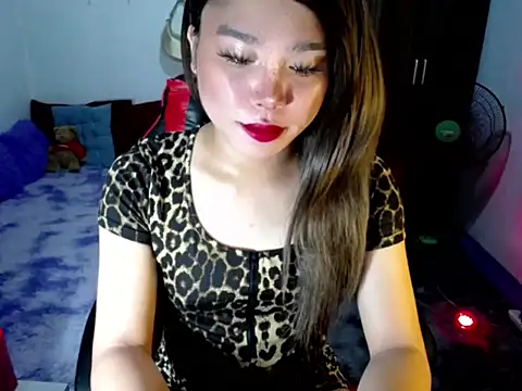 Snapshot of Urassiansweetcummer chatting on 03/15/26, 02:17 Urassiansweetcummer online show from 03/15/26, 02:17