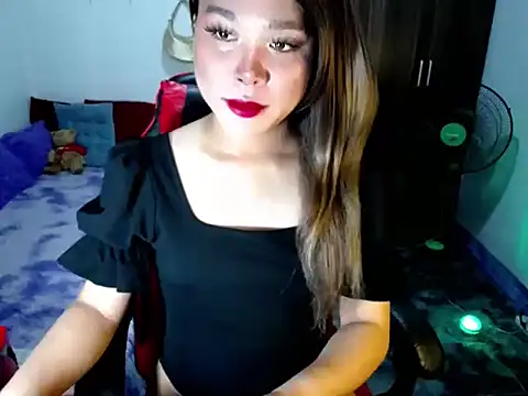 Snapshot of Urassiansweetcummer chatting on 03/15/26, 11:55 Urassiansweetcummer online show from 03/15/26, 11:55