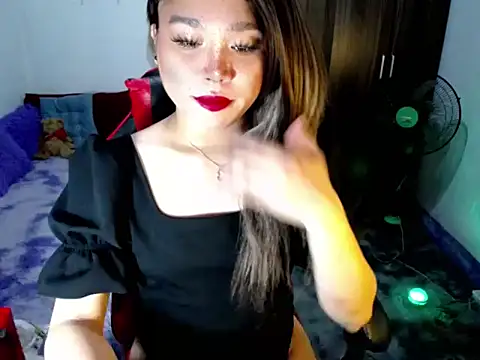 Snapshot of Urassiansweetcummer chatting on 03/20/26, 05:01 Urassiansweetcummer online show from 03/20/26, 05:01