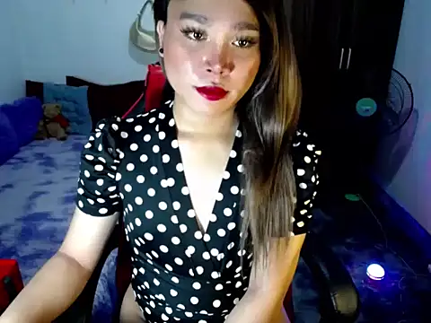 Snapshot of Urassiansweetcummer chatting on 03/25/26, 05:30 Urassiansweetcummer online show from 03/25/26, 05:30