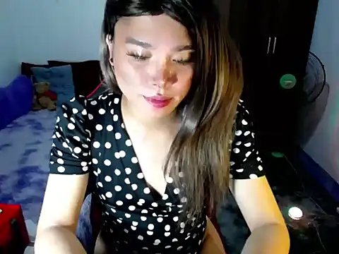 Snapshot of Urassiansweetcummer chatting on 03/26/26, 05:35 Urassiansweetcummer online show from 03/26/26, 05:35