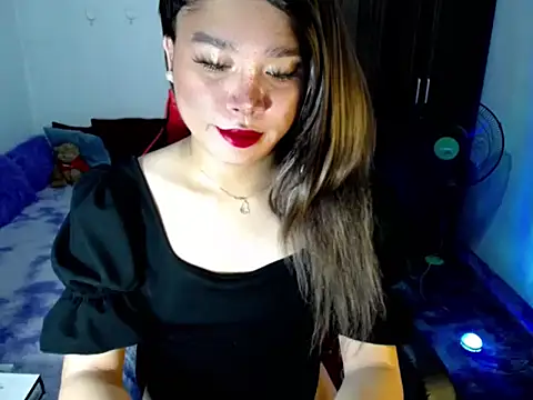 Snapshot of Urassiansweetcummer chatting on 04/21/26, 02:26 Urassiansweetcummer online show from 04/21/26, 02:26