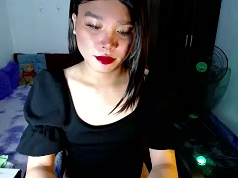 Snapshot of Urassiansweetcummer chatting on 05/08/26, 04:29 Urassiansweetcummer online show from 05/08/26, 04:29