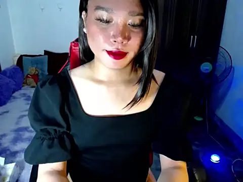 Snapshot of Urassiansweetcummer chatting on 05/13/26, 12:19 Urassiansweetcummer online show from 05/13/26, 12:19