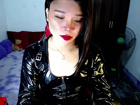 Urassiansweetcummer online show from 06/30/26, 11:28