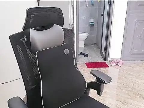 Shulee21 online show from 10/01/25, 01:55