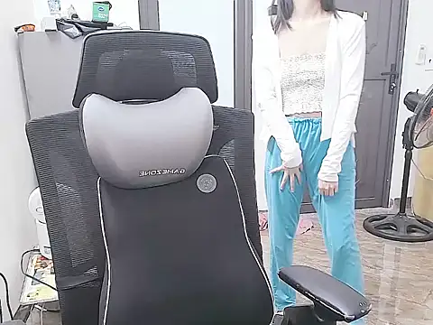 Shulee21 online show from 10/25/25, 02:30