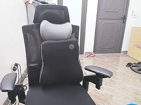 Shulee21 online show from 10/30/25, 03:19