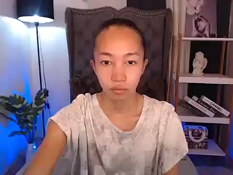 Snapshot of Sweet_kittyxx chatting on 10/22/25, 05:08 Sweet kittyxx online show from 10/22/25, 05:08