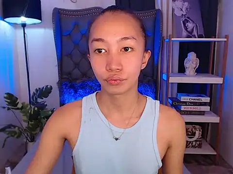 Snapshot of Sweet_kittyxx chatting on 02/10/26, 07:23 Sweet kittyxx online show from 02/10/26, 07:23