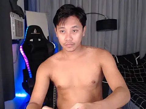 Snapshot of alexsuckable01 chatting on 04/04/26, 05:21 alexsuckable01 online show from 04/04/26, 05:21