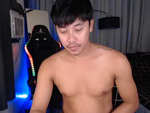 Snapshot of alexsuckable01 chatting on 04/11/26, 05:28 alexsuckable01 online show from 04/11/26, 05:28