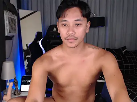 Snapshot of alexsuckable01 chatting on 04/23/26, 12:29 alexsuckable01 online show from 04/23/26, 12:29