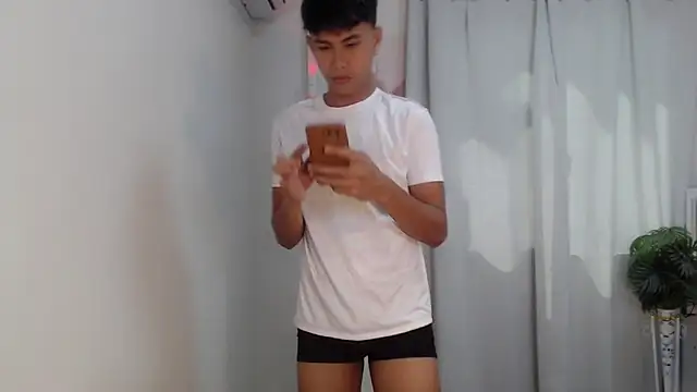 Snapshot of shokolet_2001 chatting on 12/05/25, 03:48 shokolet 2001 online show from 12/05/25, 03:48