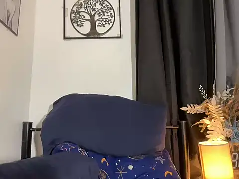 Snapshot of Zialustts chatting on 03/18/26, 05:32 Zialustts online show from 03/18/26, 05:32