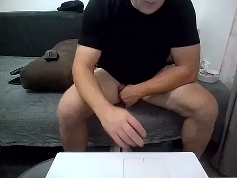 Snapshot of DaDDyLoVeSu83 chatting on 10/19/25, 07:03 DaDDyLoVeSu83 online show from 10/19/25, 07:03