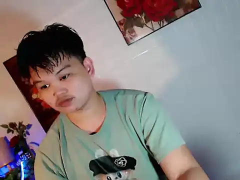 Snapshot of Reynelcock chatting on 06/26/26, 04:11 Reynelcock online show from 06/26/26, 04:11