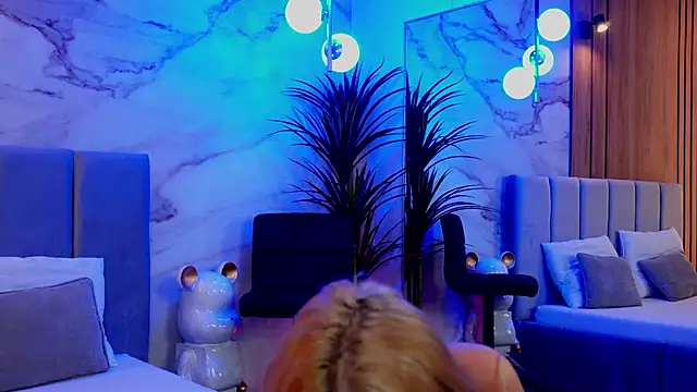 Izabellle02 online show from 03/19/26, 05:00