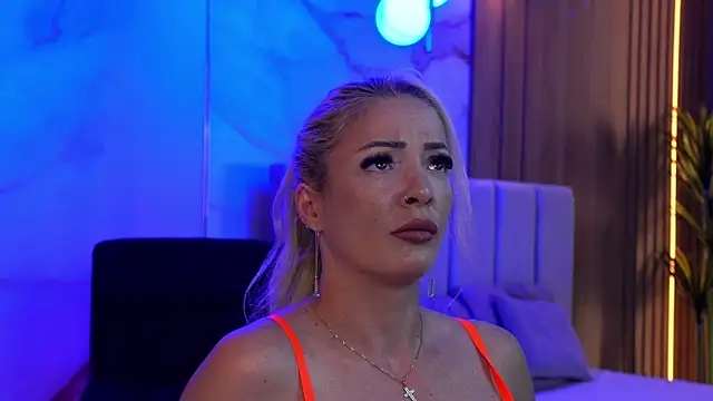 Izabellle02 online show from 04/18/26, 06:06