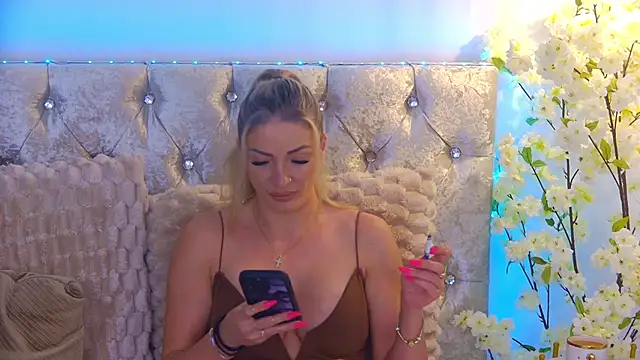 Snapshot of Izabellle02 chatting on 06/08/26, 03:07 Izabellle02 online show from 06/08/26, 03:07