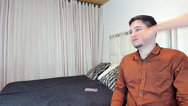 Snapshot of CameronyMartinn chatting on 07/16/26, 01:44 CameronyMartinn online show from 07/16/26, 01:44