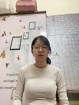 Snapshot of meomeo2k6 chatting on 12/15/25, 02:10 meomeo2k6 online show from 12/15/25, 02:10