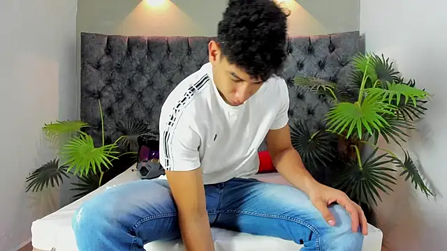 Snapshot of ALAN_REDINGER chatting on 10/27/25, 01:26 ALAN REDINGER online show from 10/27/25, 01:26