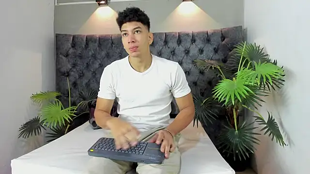 Snapshot of ALAN_REDINGER chatting on 10/29/25, 01:02 ALAN REDINGER online show from 10/29/25, 01:02