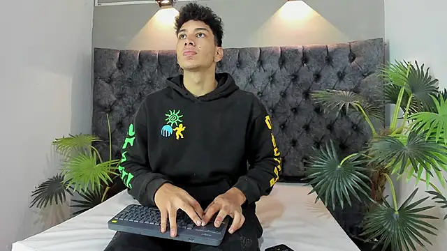 Snapshot of ALAN_REDINGER chatting on 11/13/25, 01:10 ALAN REDINGER online show from 11/13/25, 01:10