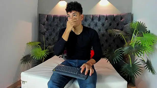 Snapshot of ALAN_REDINGER chatting on 11/15/25, 01:18 ALAN REDINGER online show from 11/15/25, 01:18