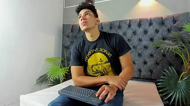 Snapshot of ALAN_REDINGER chatting on 11/24/25, 01:11 ALAN REDINGER online show from 11/24/25, 01:11