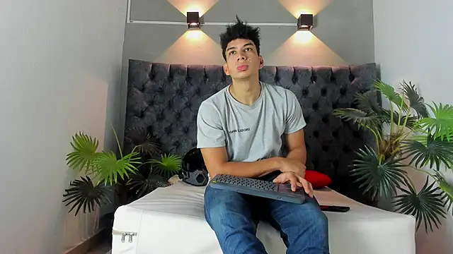 Snapshot of ALAN_REDINGER chatting on 11/27/25, 01:13 ALAN REDINGER online show from 11/27/25, 01:13