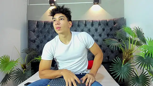 Snapshot of ALAN_REDINGER chatting on 12/01/25, 01:49 ALAN REDINGER online show from 12/01/25, 01:49